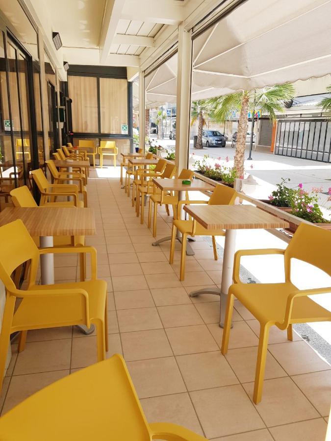 Hotel La Plage Католика Екстериор снимка