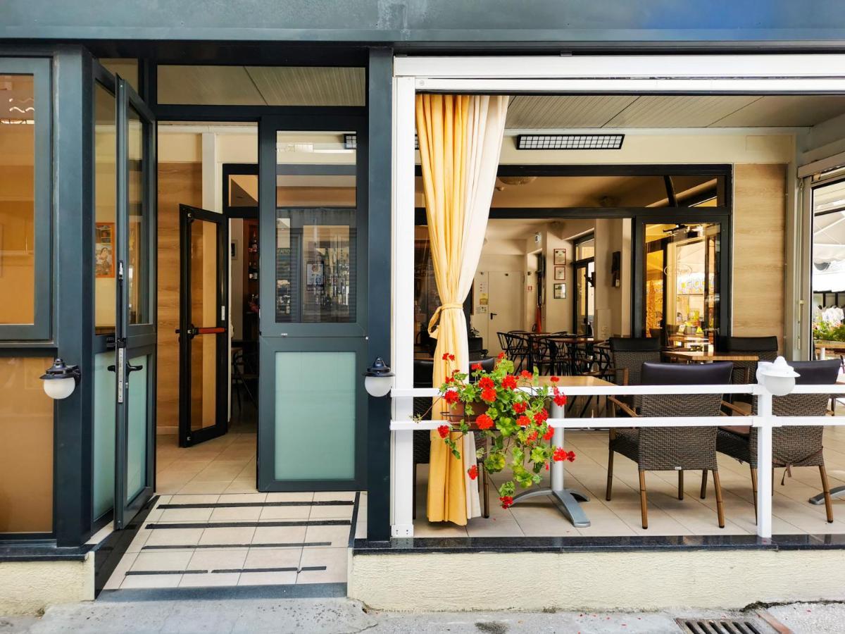 Hotel La Plage Католика Екстериор снимка