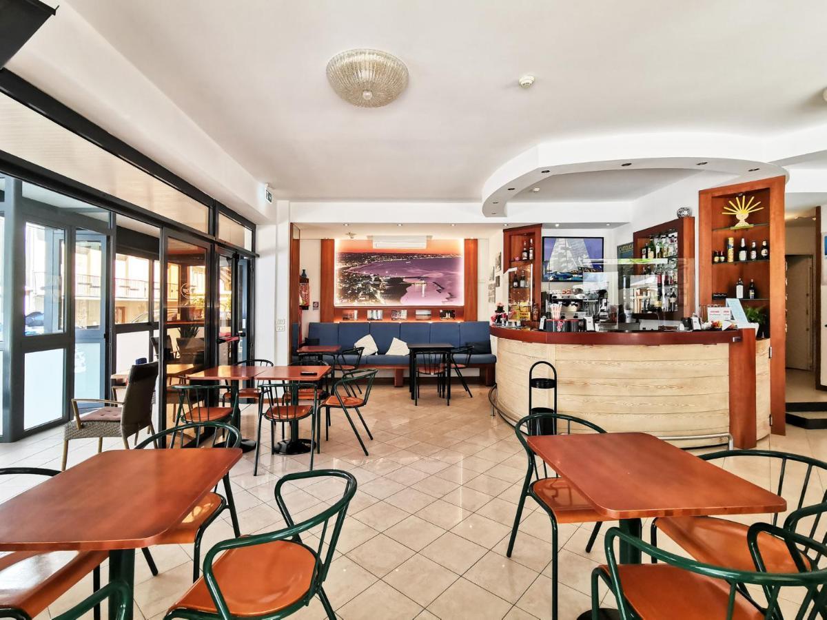 Hotel La Plage Католика Екстериор снимка