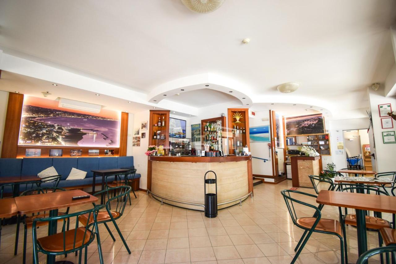 Hotel La Plage Католика Екстериор снимка