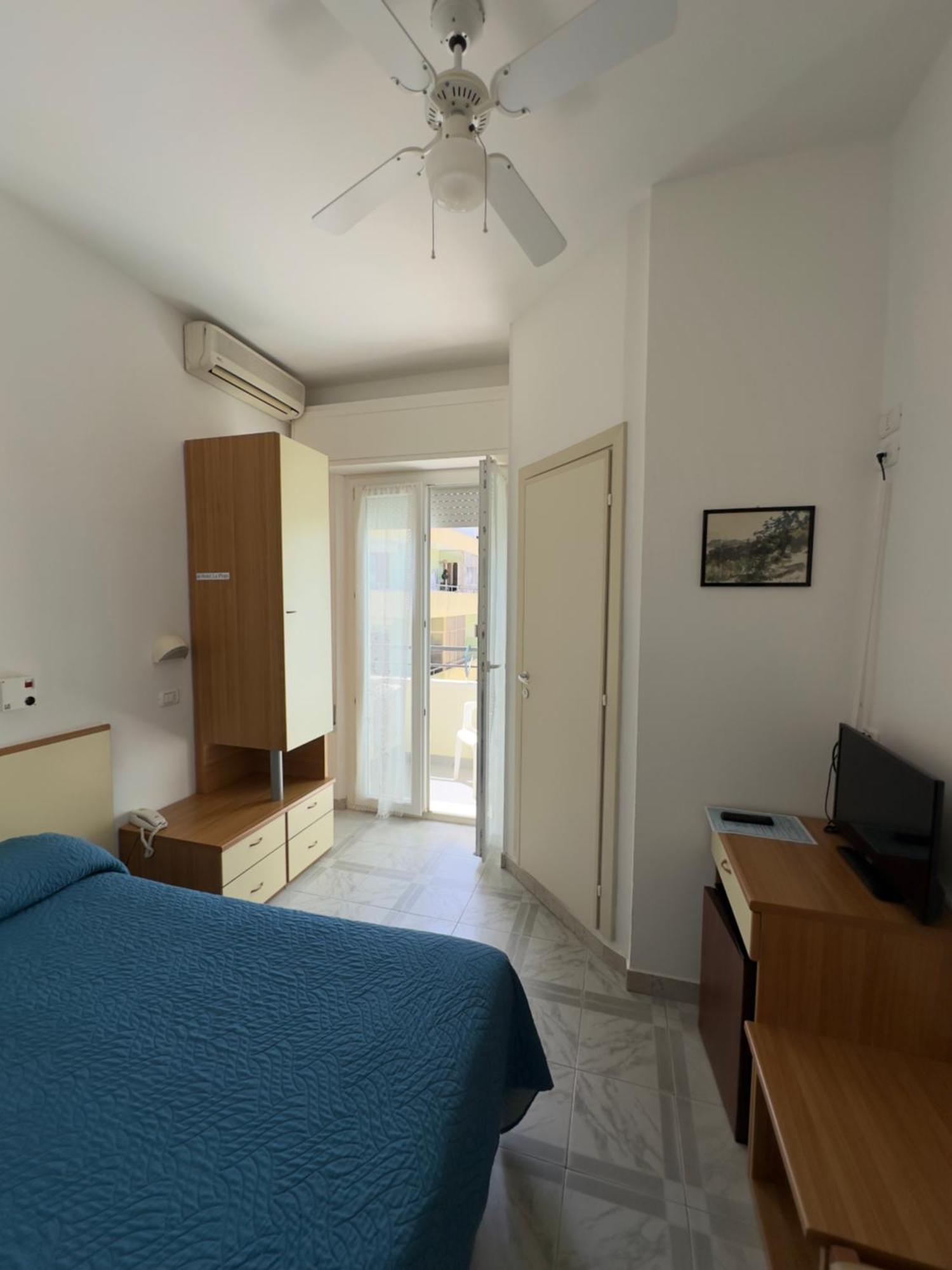 Hotel La Plage Католика Екстериор снимка