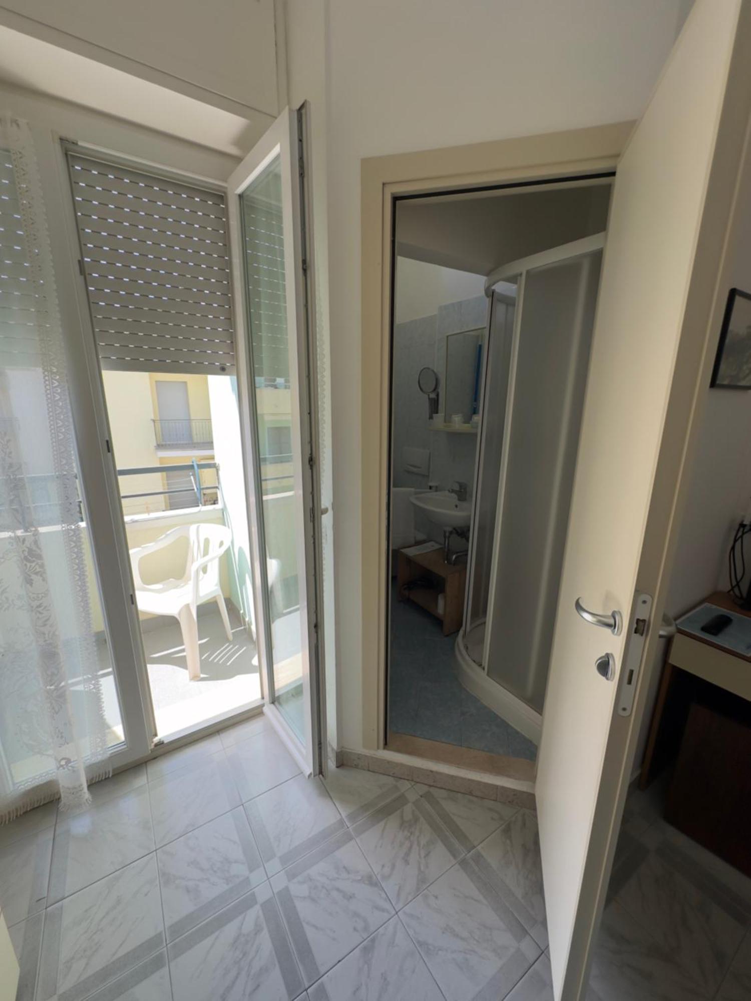 Hotel La Plage Католика Екстериор снимка